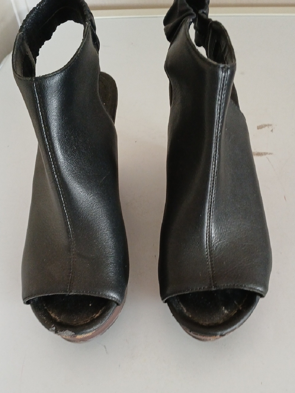 Kenneth Cole Reaction Black Open-Toe Leather Mule Heels